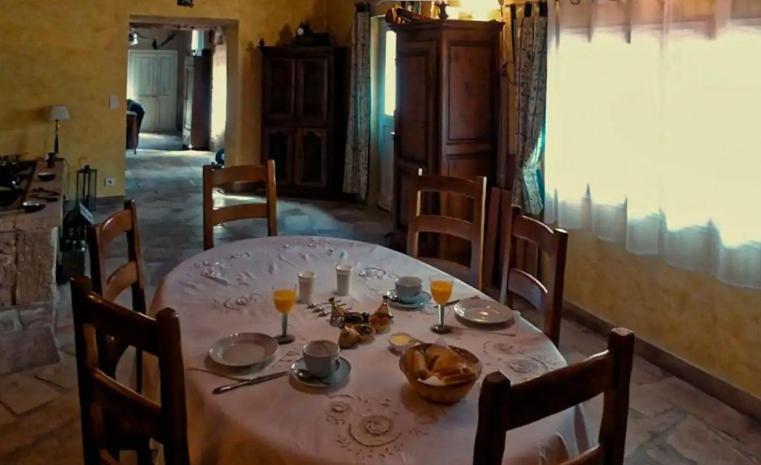 Bed and Breakfast Mas Du Puits Blanc Sernhac Экстерьер фото